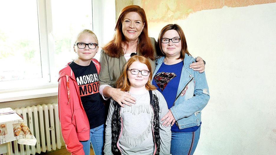 Katarzyna Dowbor z bohaterkami 148. odcinka "Nasz Nowy Dom" 