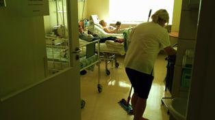 Oto zarobki salowej w szpitalu. Ujawnili stawki