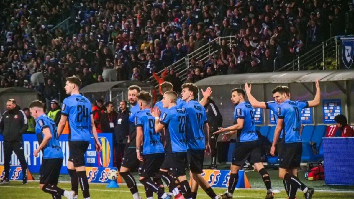 Zawisza w półfinale!