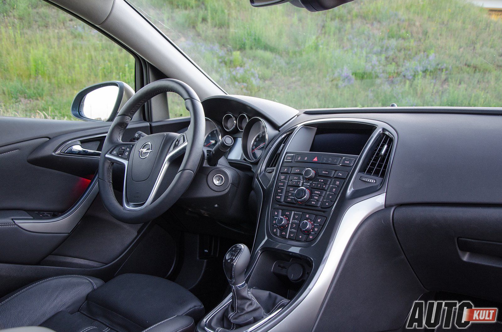 Opel Astra Tourer 1,4 Turbo LPGTEC Enjoy vs. Opel Astra Sedan 1,7 CDTI Business - test [galeria] 31