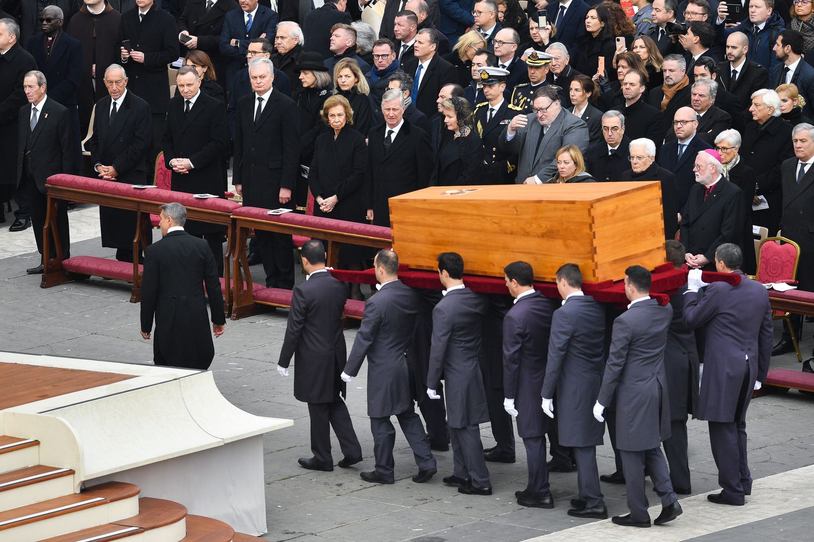 Głośno o Andrzeju Dudzie. Tylko on zrobił to na pogrzebie Benedykta XVI