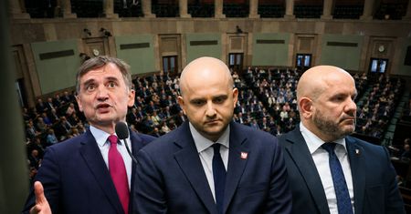 Politycy z ostatniej ławki? "Wagaruje najczęściej Donald Tusk"