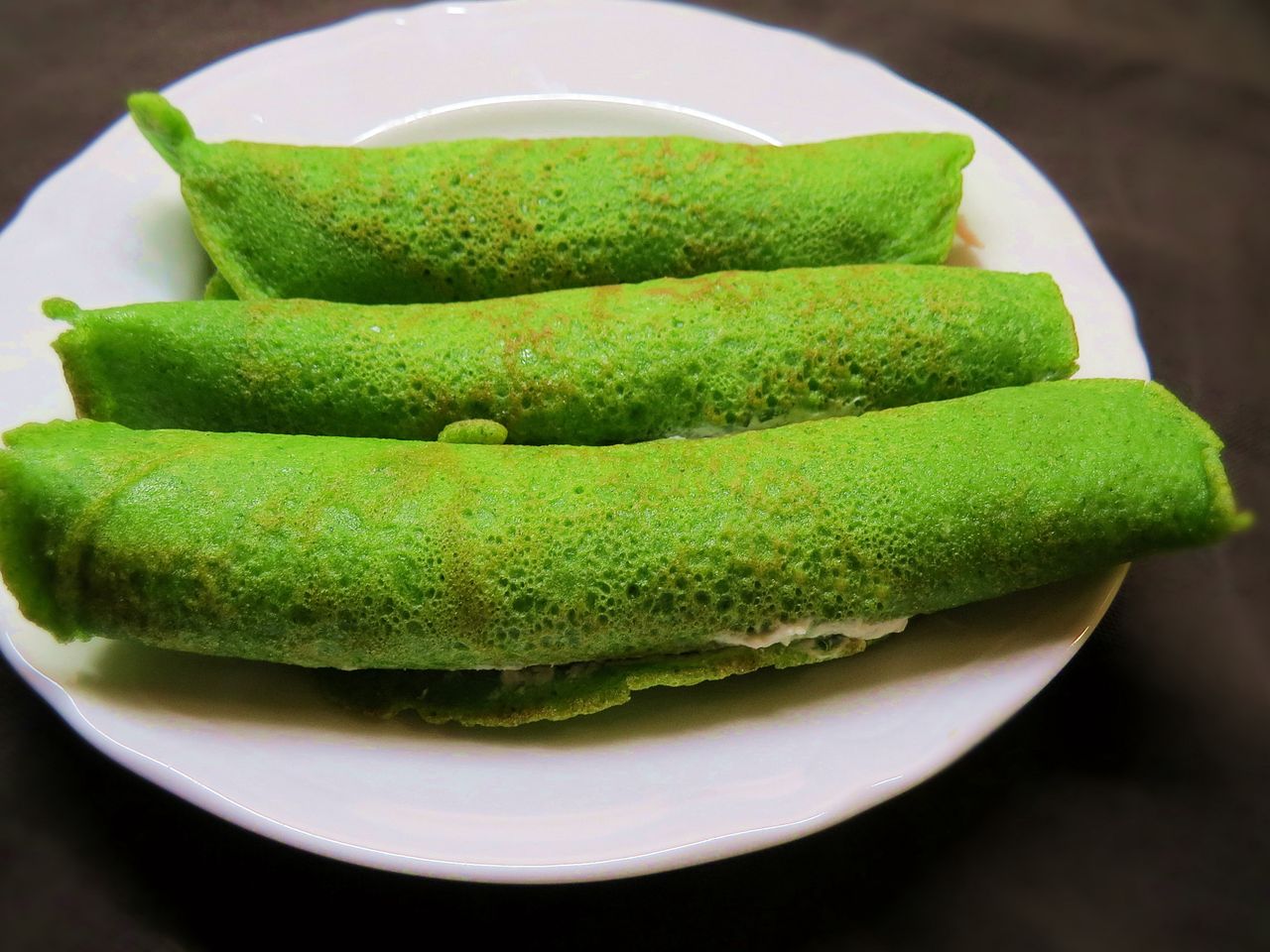 Naleśniki szpinakowe. Prosty przepis na szybki i zdrowy obiad