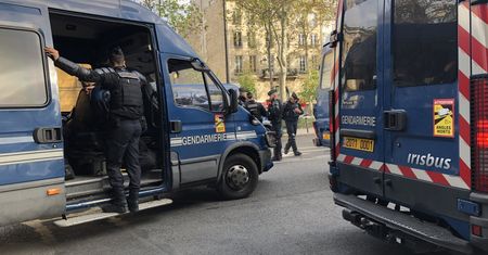 16-latek leżał na ulicy. Zaatakowali młotkiem. Koszmar w Paryżu