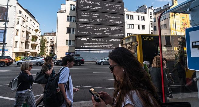 L'Oreal Paris uczy wartości i przedstawia mural w centrum Warszawy