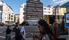 L'Oreal Paris uczy wartości i przedstawia mural w centrum Warszawy