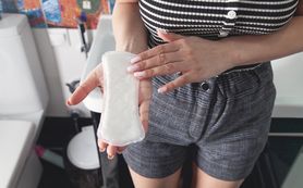 Kolor krwi podczas okresu – co oznacza?