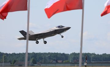 TVN24 zrealizował transmisję z powitania F-35. Ministerstwo w końcu zabrało głos