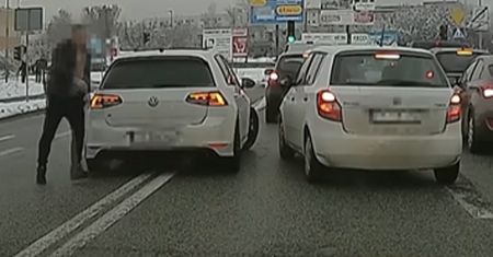 Awantura kierowców pod OBI. Wideo z Kielc trafiło do sieci