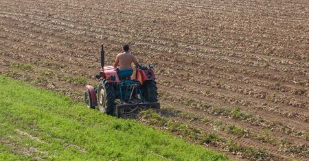 Nieuczciwe firmy pożyczkowe biorą się za rolników. Obiecują wiele, zabierają jeszcze więcej