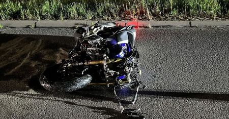 Niedrzwica Duża. Motocyklista roztrzaskał się na skodzie. 41-latek poniósł śmierć na miejscu