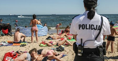 Wakacje 2020. Turyści martwią się, co z urlopem nad Bałtykiem i w polskich górach