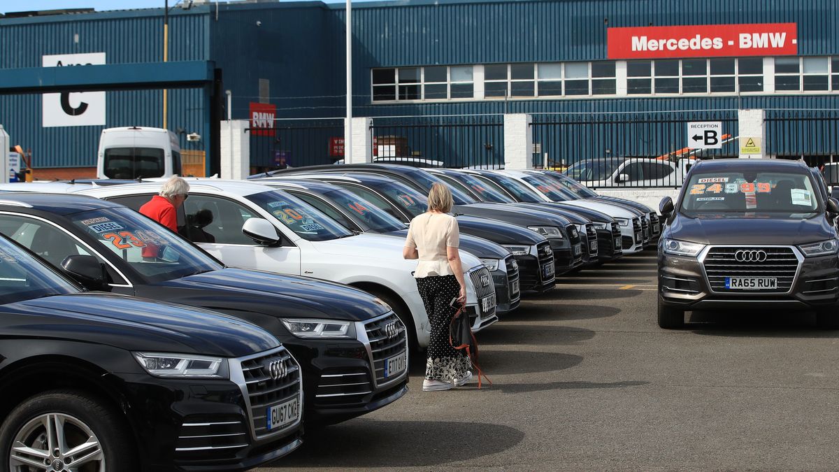 Wraca import używanych samochodów.