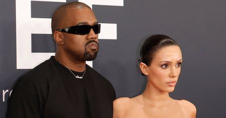 Skandal na Grammy: Bianca Censori zrzuciła futro i zapozowała ZUPEŁNIE NAGO. Po chwili została z mężem WYPROSZONA z gali