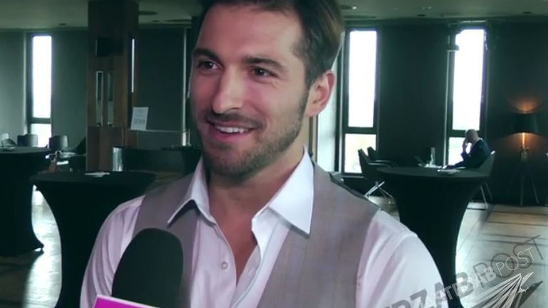 Rafał Maślak w sesji ślubnej