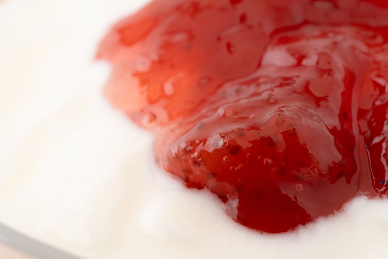 Wydaje się zdrową przekąską, ale to pułapka. Nawet 20 g cukru na porcję