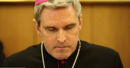 Koronawirus. Zakażony COVID-19 biskup Krzysztof Nitkiewicz trafił do szpitala