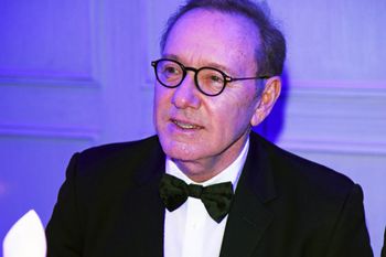 Kevin Spacey znów z problemami. Kolejni mężczyźni chcą ZEZNAWAĆ
