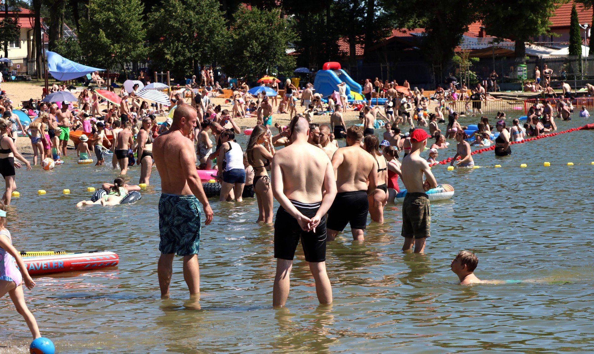 Tłumy na plaży miejskiej MORiW w Grudziądzu