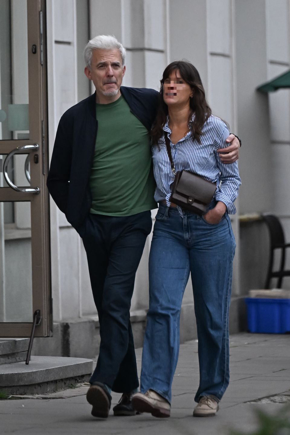 Hubert Urbański spaceruje po Warszawie