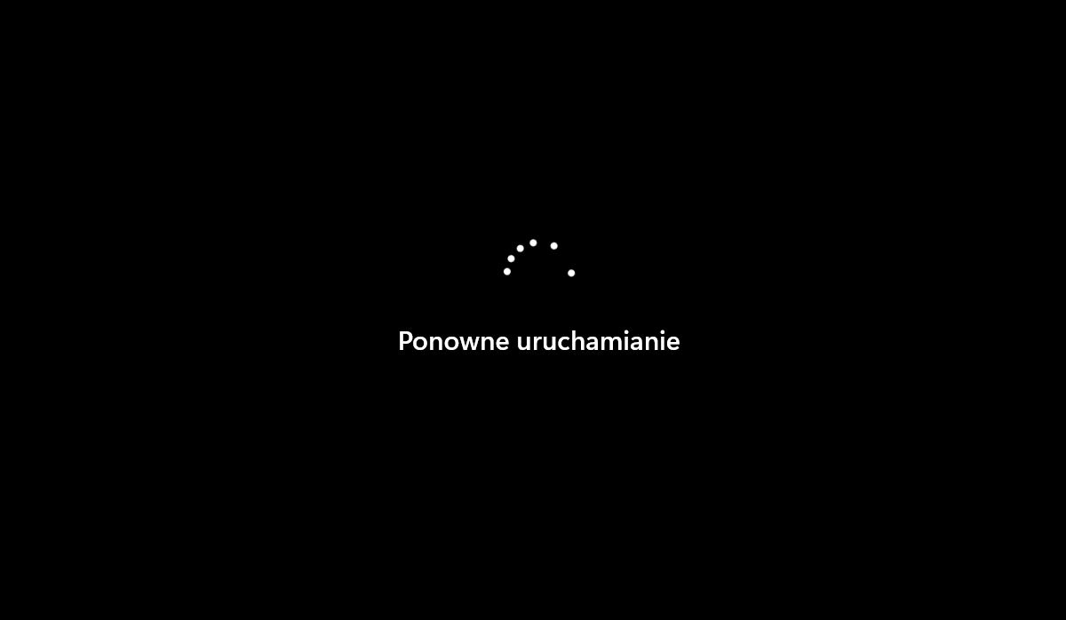 Ponowne uruchamianie Windows 11 - komunikat domyślnie na czarnym tle