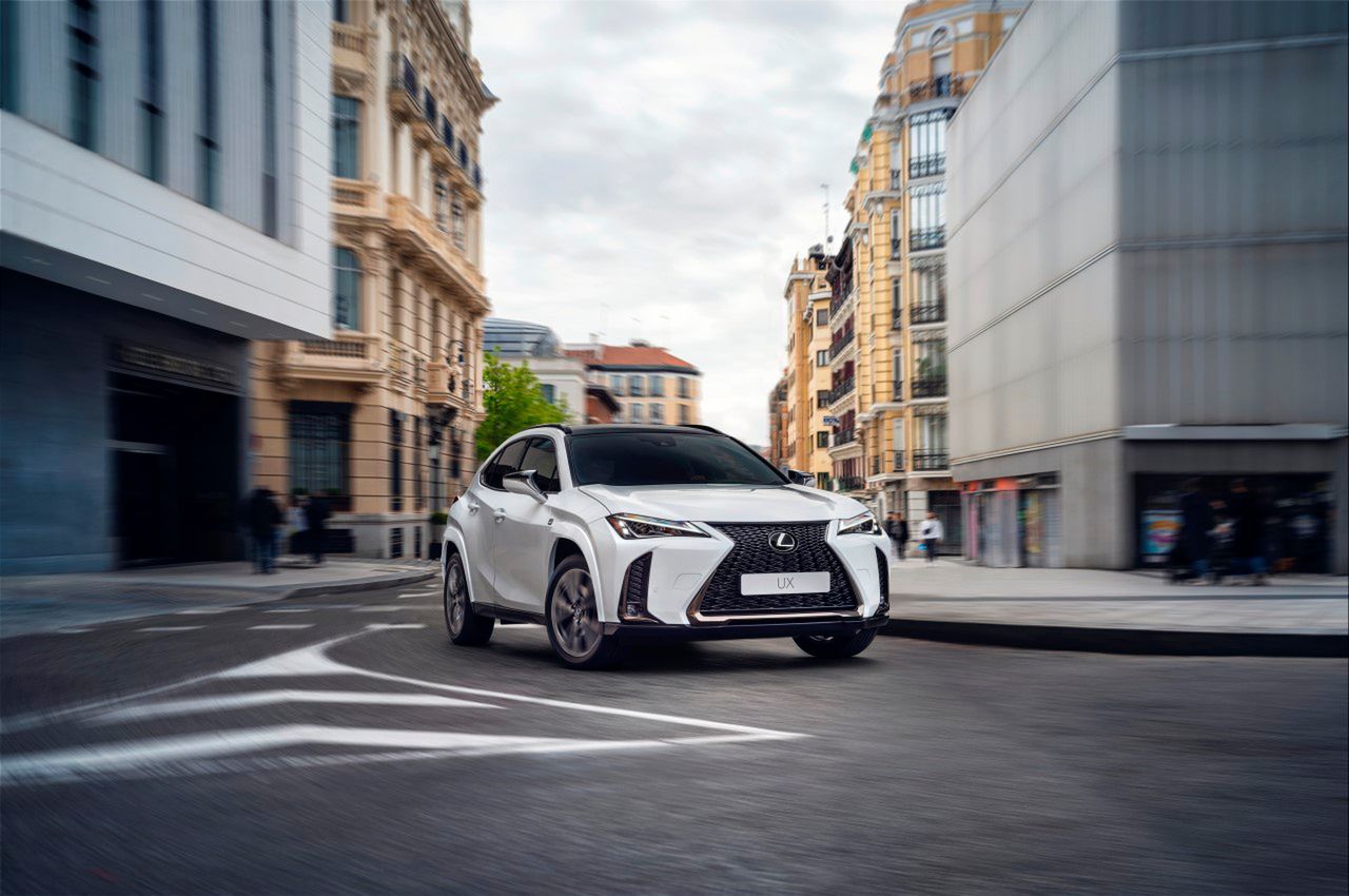 Lexus UX doczekał się nowych multimediów i wyposażenia. Są też poprawki techniczne