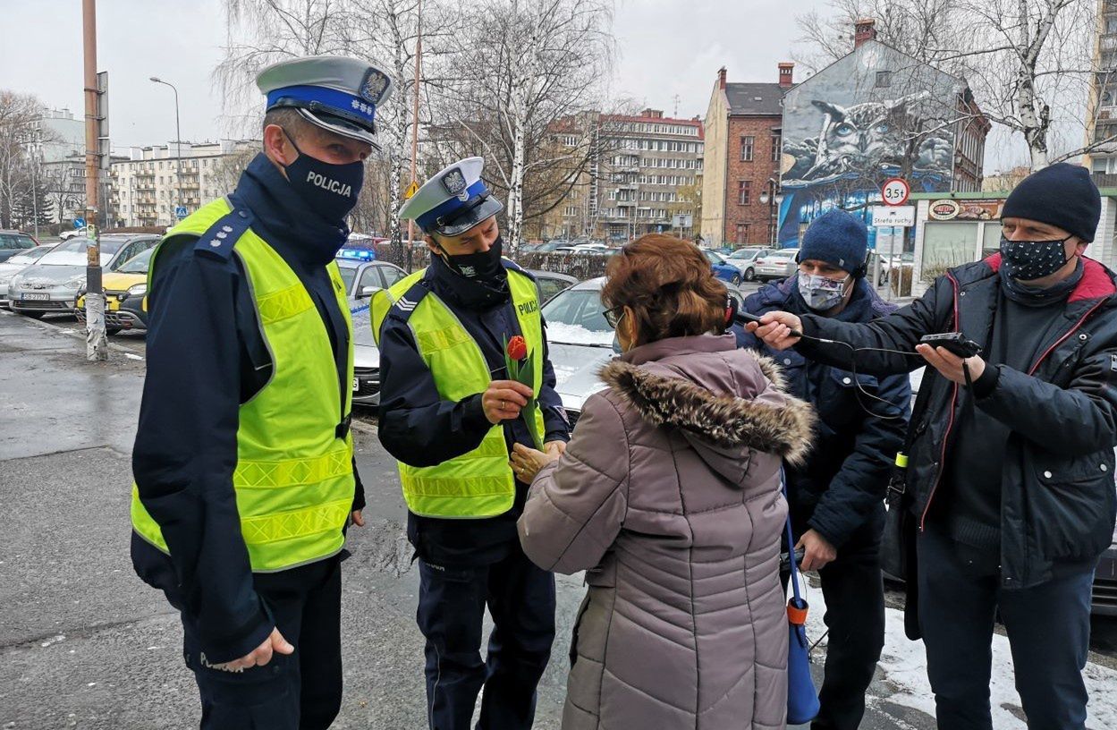 Śląskie. Mundurowym z katowickiej i bielskiej drogówki towarzyszyli przedstawiciele Kabaretu Młodych Panów.