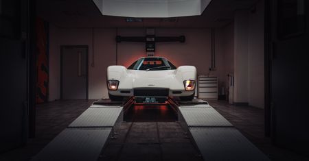 McLaren M6GT odtworzony po latach. To od niego zaczęła się drogowa historia marki
