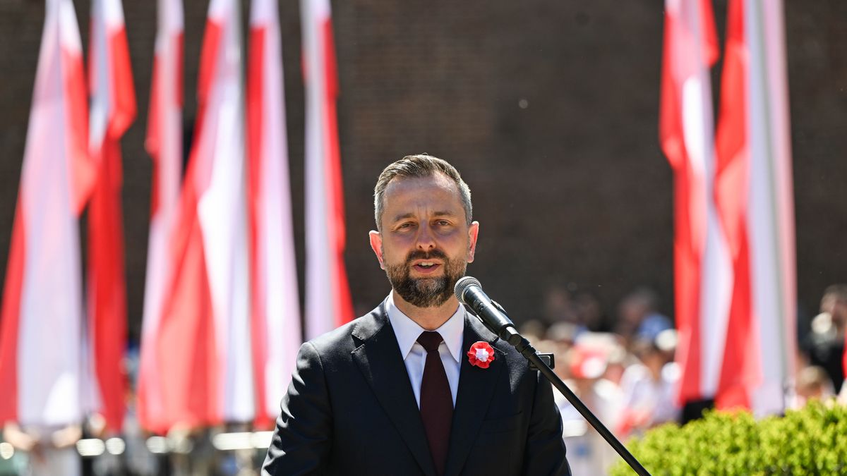Kraków, 03.05.2026. Święto Narodowe Trzeciego Maja. Wicepremier, minister obrony narodowej Władysław Kosiniak-Kamysz przemawia podczas uroczystości na Placu im. Jana Matejki w Krakowie, 3 bm. Święto Narodowe 3 Maja jest obchodzone w rocznicę uchwalenia w 1791 roku Konstytucji 3 maja. Dokument był pierwszą konstytucją w nowożytnej Europie, a drugą na świecie po amerykańskiej. (mr) PAP/Art Service