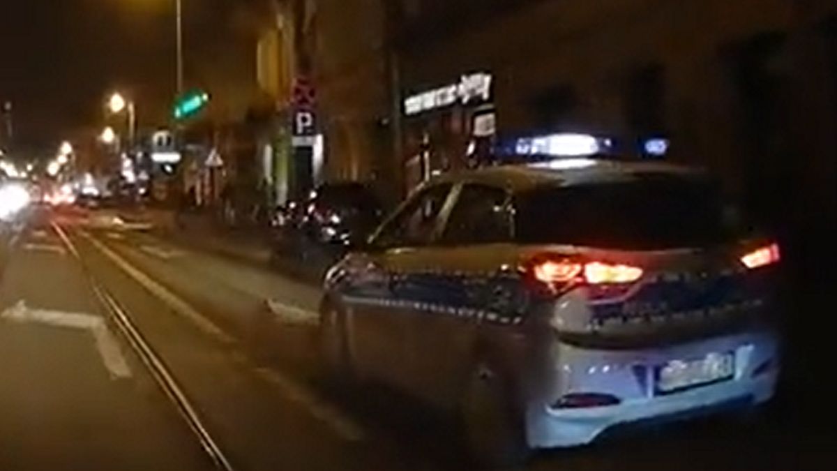 Czy policjanci zahamowali specjalnie?