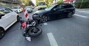 Warszawa. Zderzenie na Pradze Południe. Motocyklista przeleciał nad kierownicą