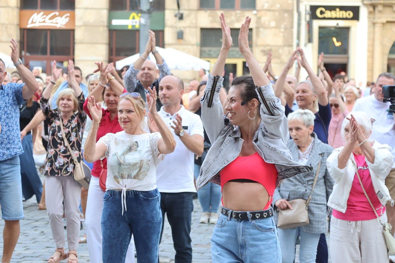 Wrocław: Potańcówka "Półmetek lata". Taneczne szaleństwo pod pręgierzem w Rynku