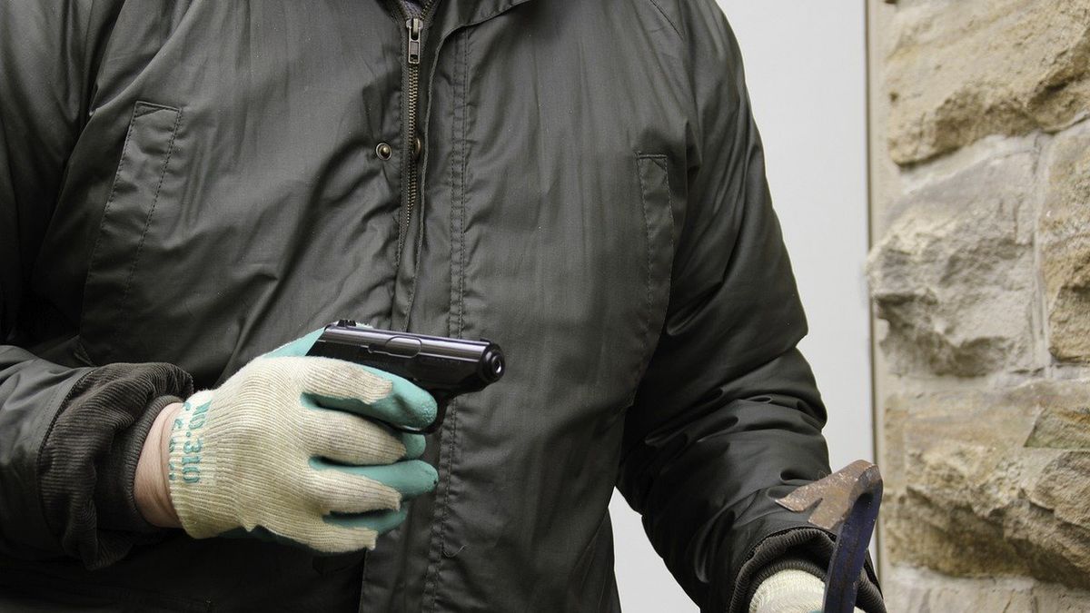 Napad w Bytomiu. Złodziej auta groził bronią