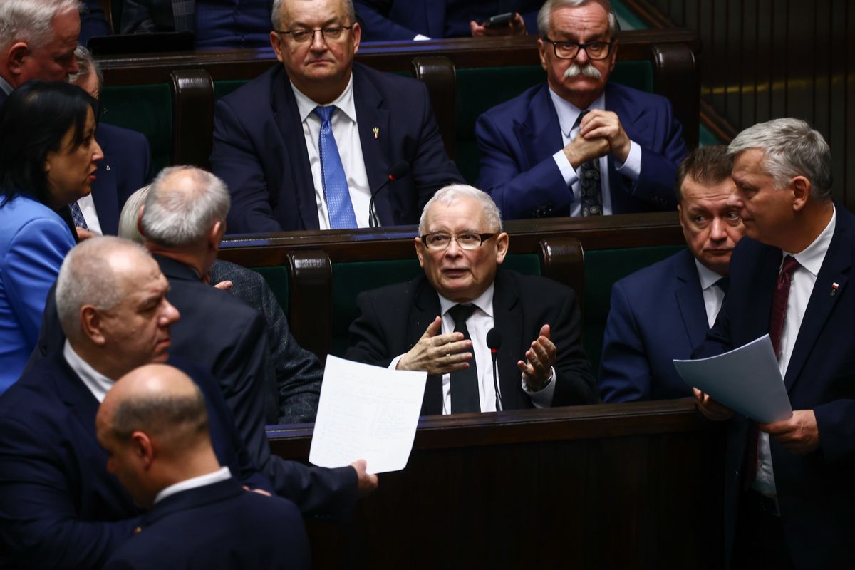 Jarosław Kaczyński przekonuje, że prezydent Andrzej Duda powinien bronić TVP