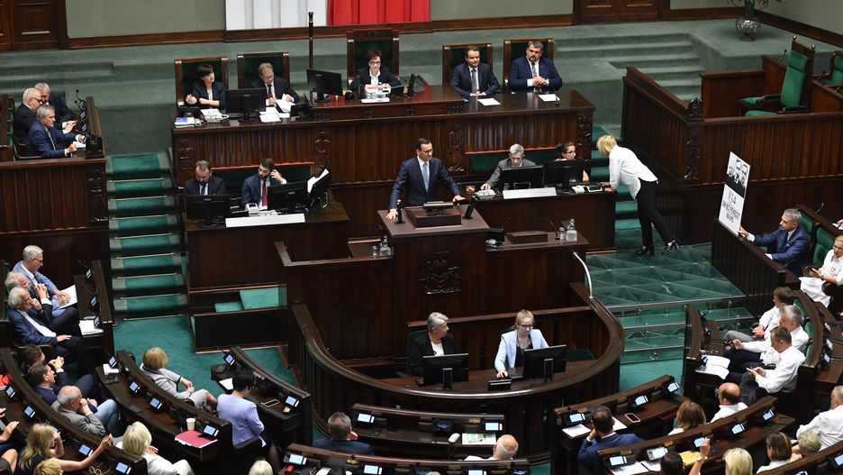 Pos�owie
Warszawa, 16.08.2023. Pos�owie na sali obrad Sejmu w Warszawie, 16 bm. Na dwudniowym posiedzeniu, ni�sza izba parlamentu ma zaj�� si� m.in. rozpatrzeniem wniosku o zarz�dzenie og�lnokrajowego referendum. (ad) PAP/Piotr Nowak
Piotr Nowak
dodatkowe, dwudniowe, obrady, posiedzenie, sejm, sejmu