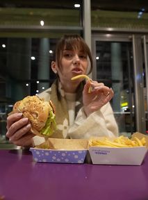 Wersow testuje Burgera Drwala. Jak oceniła króla zimy z McDonald's?