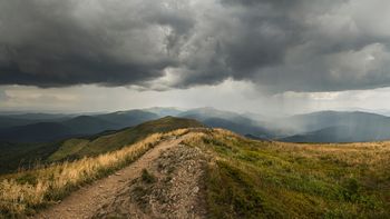 Reg. karkonoski: Deszczowy weekend. W góry lepiej się nie wybierać. Meteorolodzy ostrzegają przed burzami i silnym wiatrem