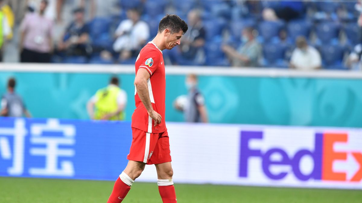 Polska odpadła z Euro 2020. W sieci zaczęła się wyprzedaż koszulek 