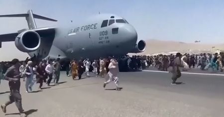 Talibowie przejęli Afganistan. "To wstyd dla nas wszystkich"