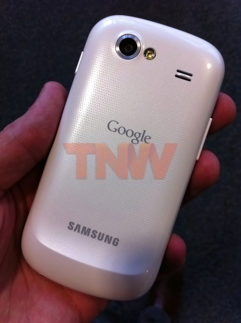 Biały Google Nexus S na pierwszych zdjęciach 2
