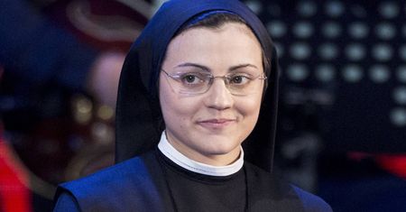 Już tak nie wygląda. Zrzuciła habit po 13 latach. Jest nie do poznania