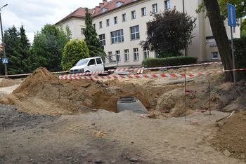 Przebudowa wokół głogowskiego szpitala. Nowe chodniki, droga i zieleń