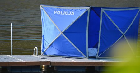 Wypychał kajak z mielizny. Ciało wyłowili policjanci