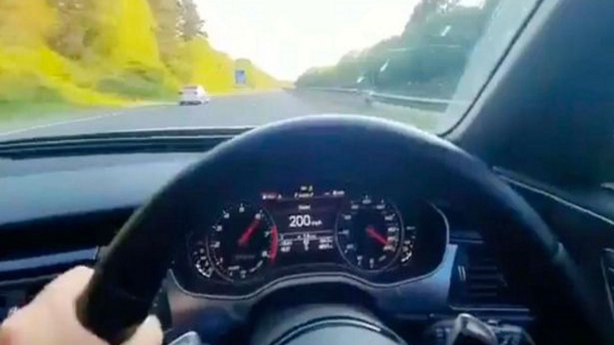 Kierowca nagrał przy użyciu telefonu, jak łamie zasady ruchu drogowego