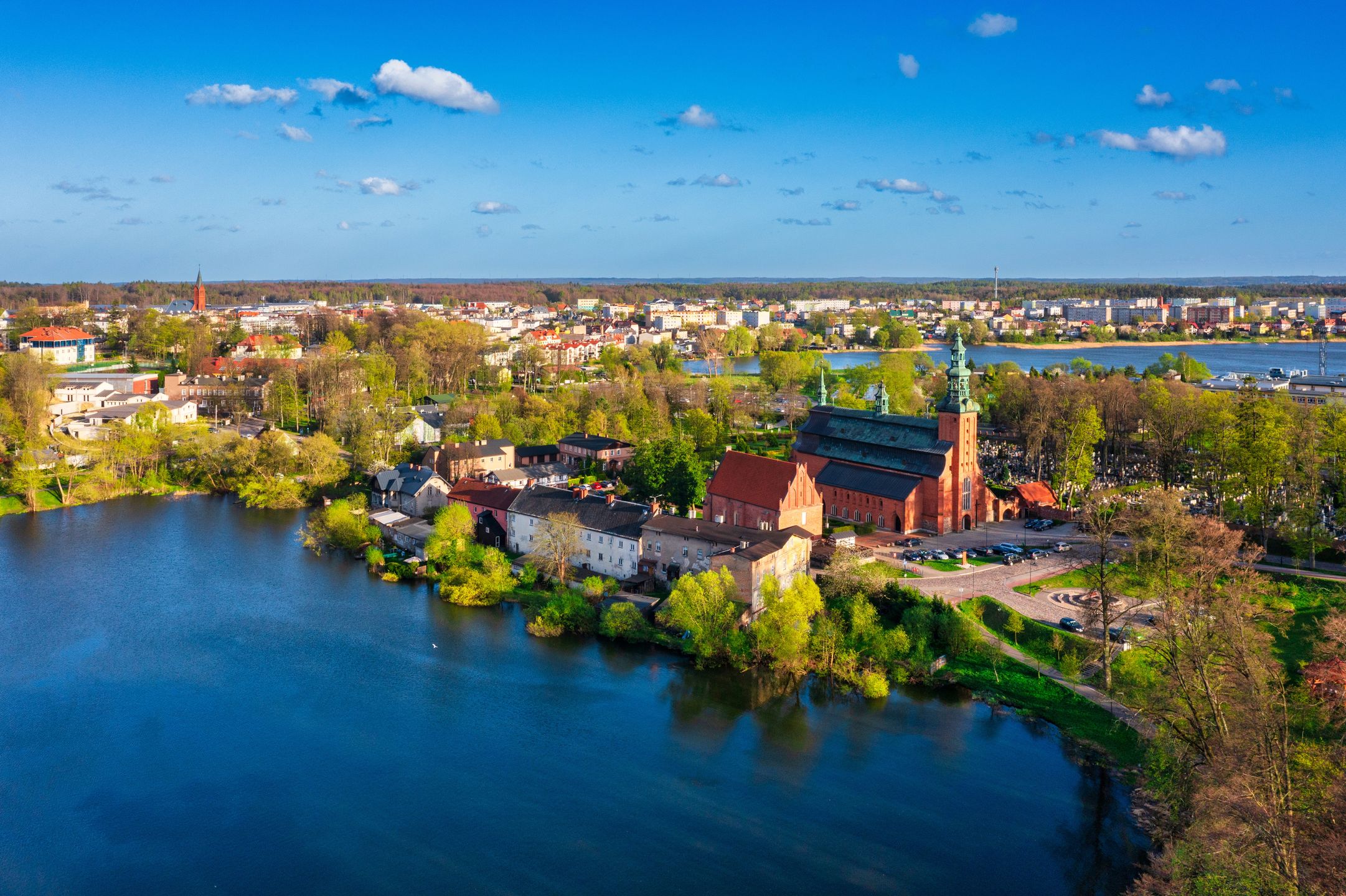 Kartuzy przyciągają zarówno krajobrazami, jak i architekturą