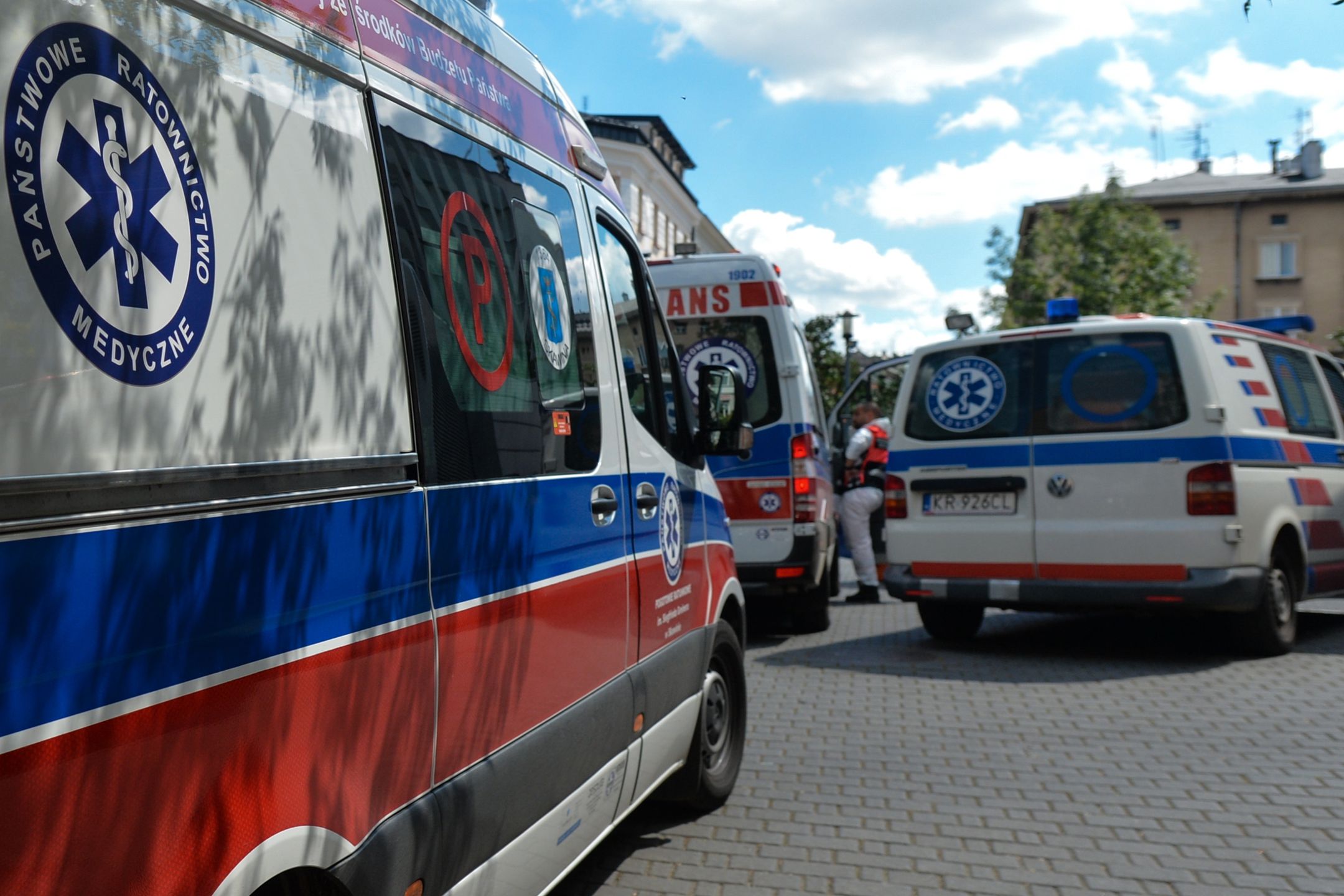 A queue of ambulances at the entrance to a hospital in Krakow center.
Lesser Poland region is again at the forefront of coronavirus infection in Poland. 
The Health Ministry reported today 267 new cases (incl. 44 cases in Lesser Poland region) and 12 deaths, rising the total count to 38,457 people infected, 1,588 deaths and 27,756 recovered.
The 7-day moving average of new coronavirus cases varies between 260 and 300 per day.
On Tuesday, July 14, 2020, in Krakow, Poland. (Photo by Artur Widak/NurPhoto via Getty Images)