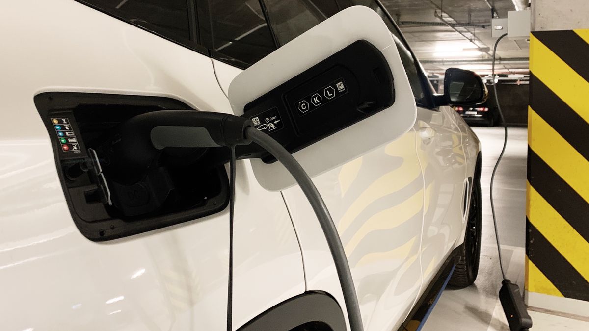 Ładowanie samochodu elektrycznego