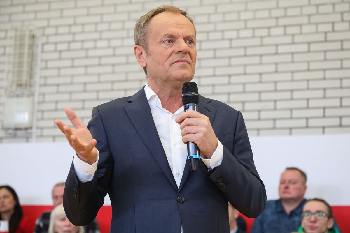 Tusk zaczął od Jana Pawła II. "Przygniatająca większość Polaków"