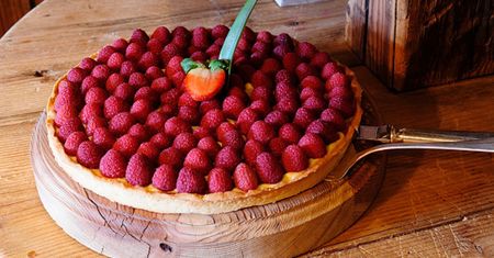 Pyszna tarta z malinami. Idealny letni deser