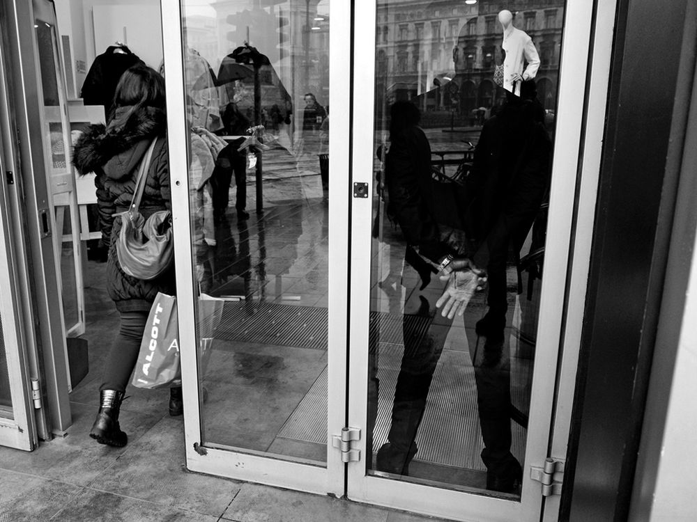Fotografia uliczna pozbawiona twarzy w projekcie Diego Bardone 17